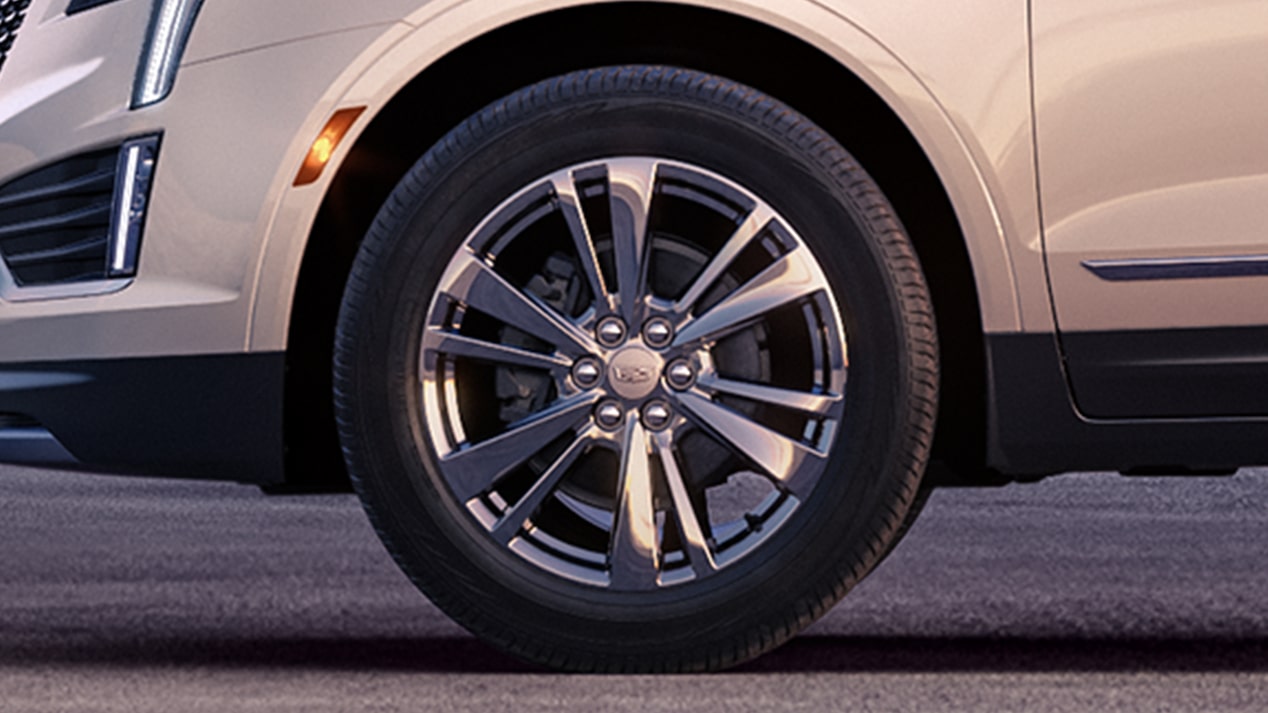 20" alloy wheels on the 2025 Cadillac XT5 luxury SUV.