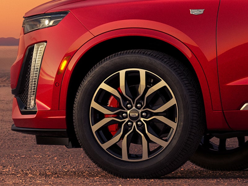 Side view of the 20" alloy wheels on the 2025 Cadillac XT6 mid-size 7 passenger SUV.