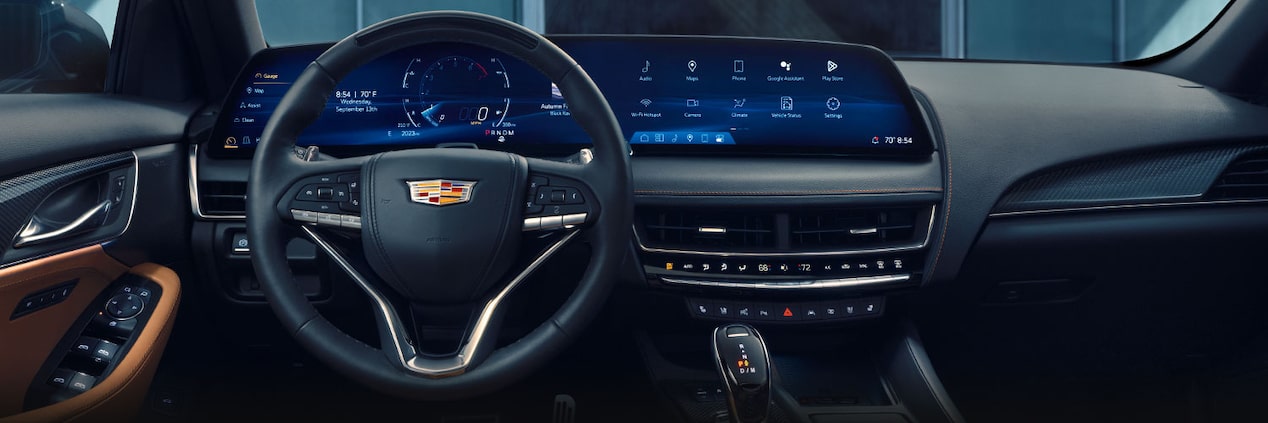 Vue d’ensemble du volant et de l’écran à DEL novateur de la Cadillac CT5 2025.