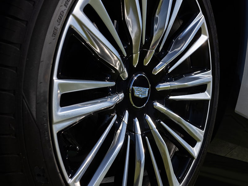 2026 Cadillac VISTIQ wheel close-up.