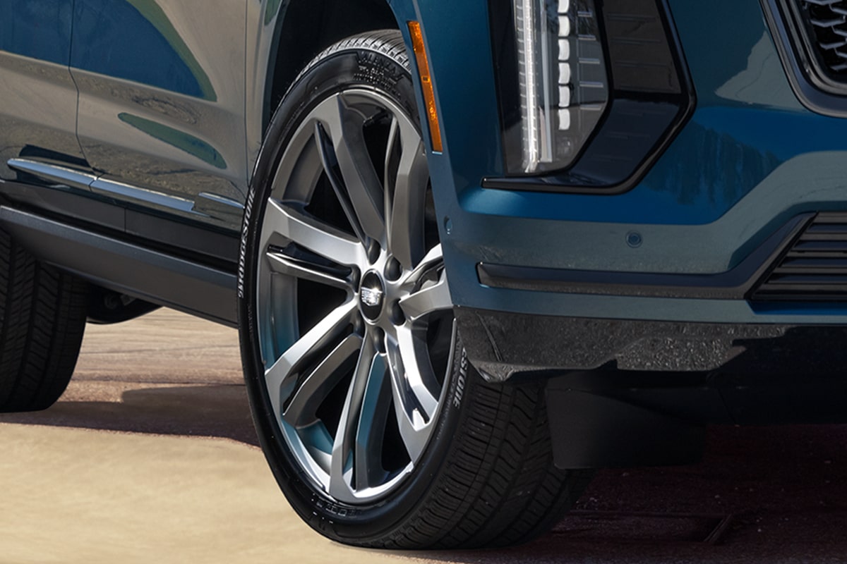 Close up view of the wheels on the 2025 Cadillac Escalade.