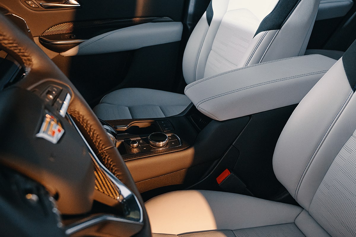 Side view of the steering wheel and front interiors of the 2025 Cadillac XT4.