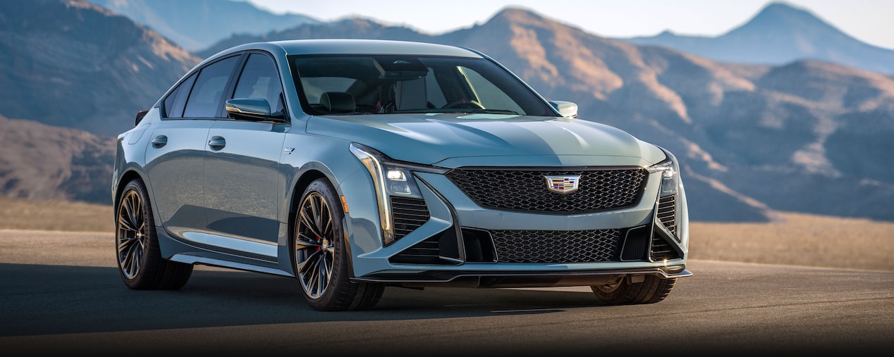 Cadillac CT5-V Blackwing 2025 dans une vue panoramique.