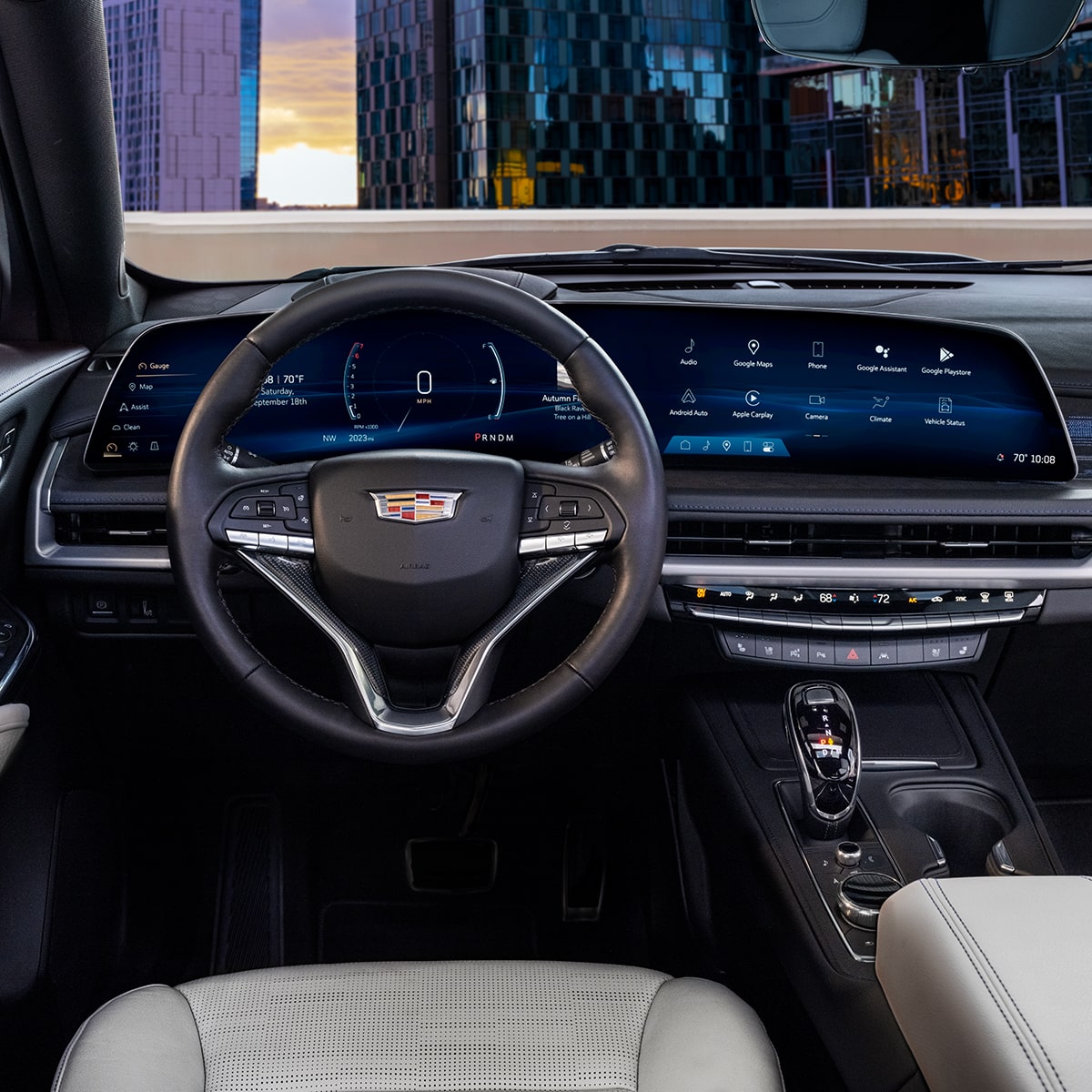 Vue d’ensemble de l’écran à DEL novateur de 83,8 cm (33 po) en diagonale du Cadillac XT4 2024.