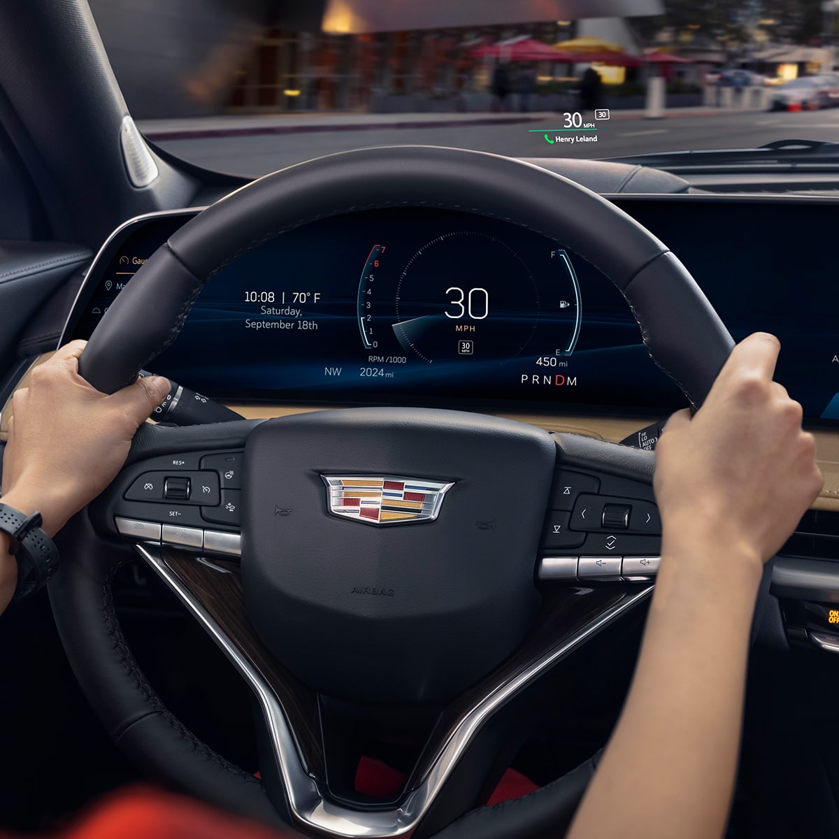 Dispositif de visualisation tête haute du Cadillac XT4 2024.